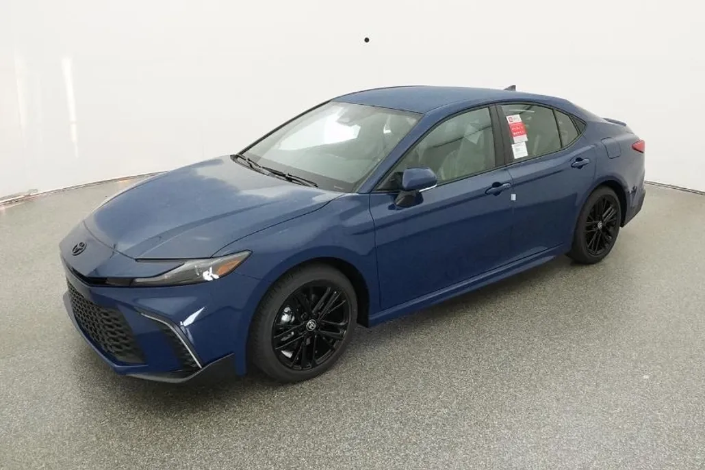 2026 Toyota Camry SE photo 1
