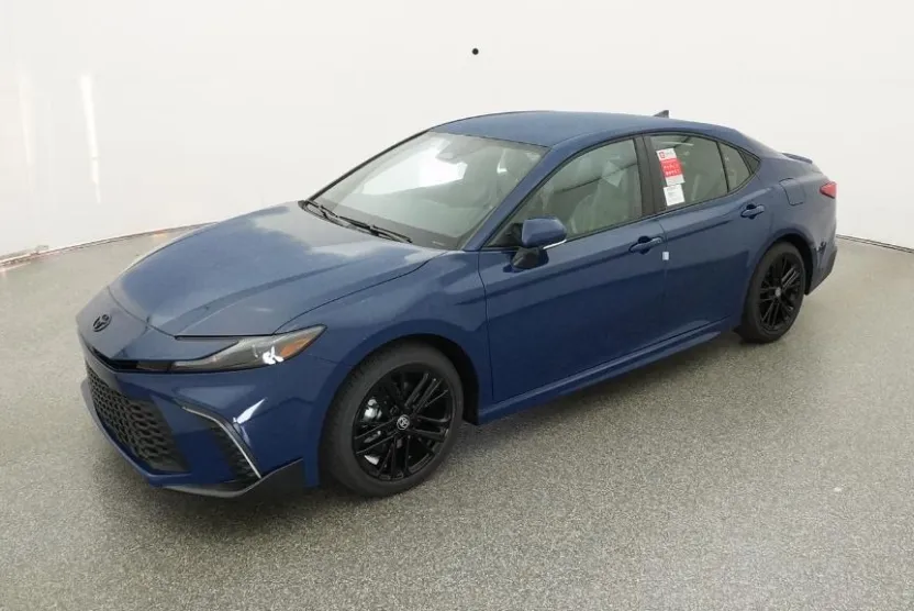 2026 Toyota Camry SE photo 1