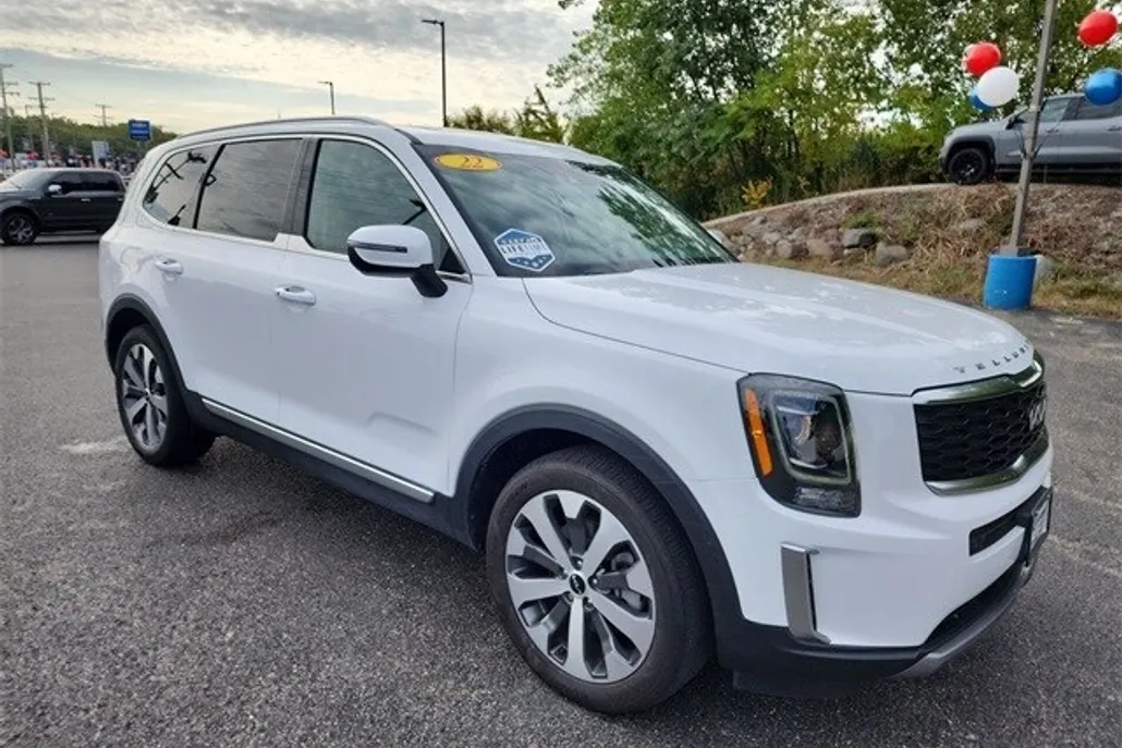 2022 Kia Telluride S photo 1
