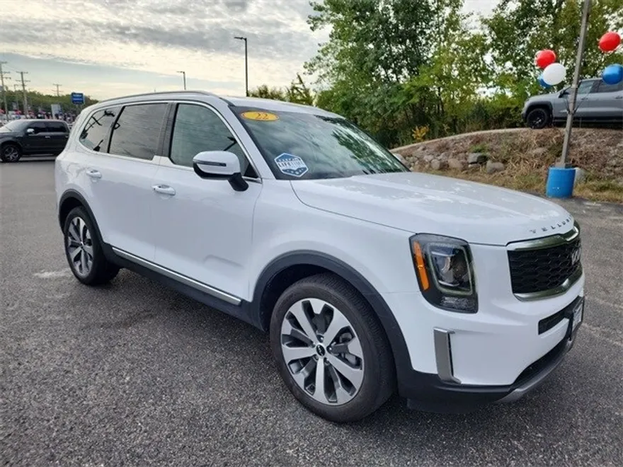 2022 Kia Telluride S photo 1