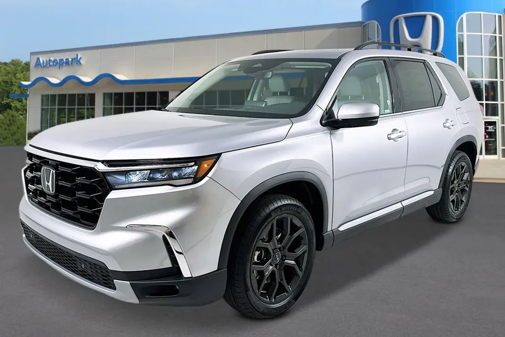 2025 Honda Pilot Touring photo 1