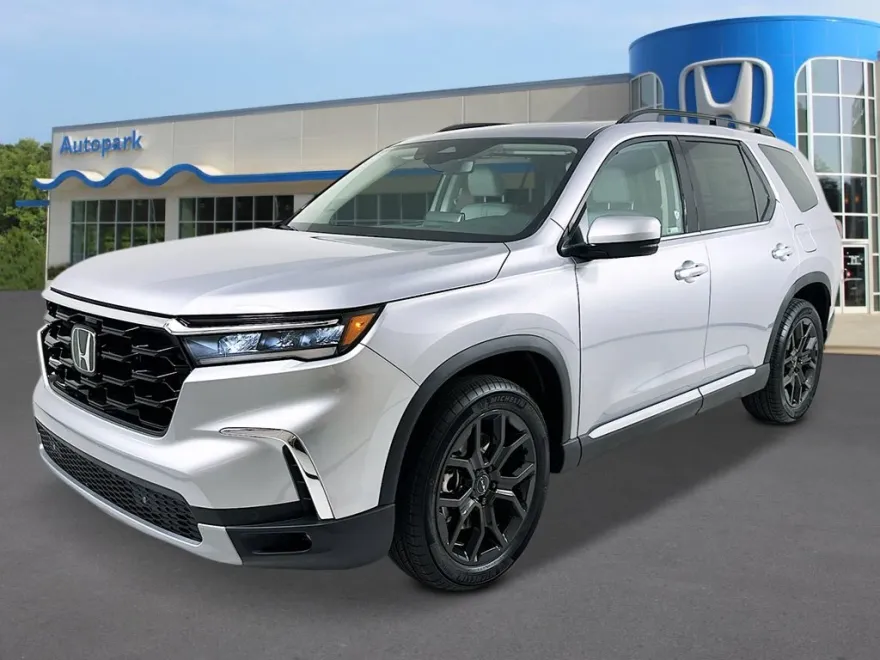 2025 Honda Pilot Touring photo 1