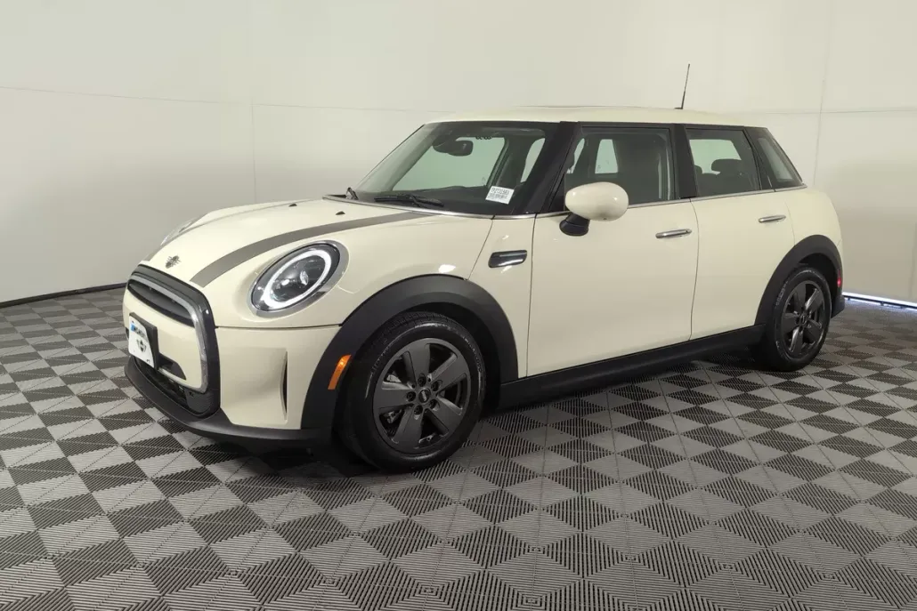 2023 Mini Cooper 4 Door Hardtop photo 1