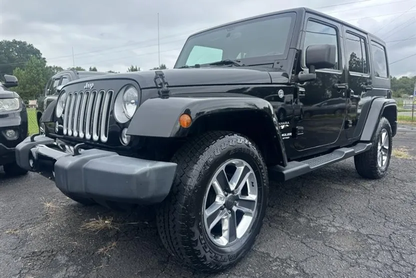 2016 Jeep Wrangler Unlimited Sahara photo 1