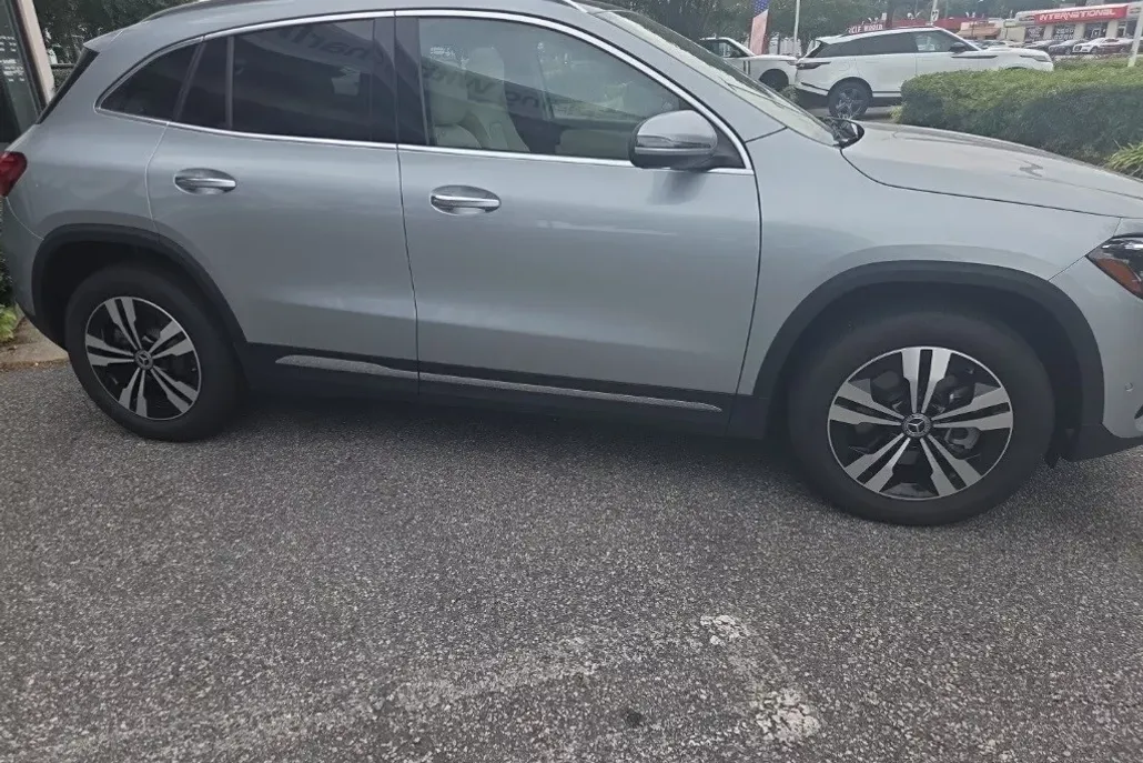 2024 Mercedes Benz GLA 250 4MATIC photo 1