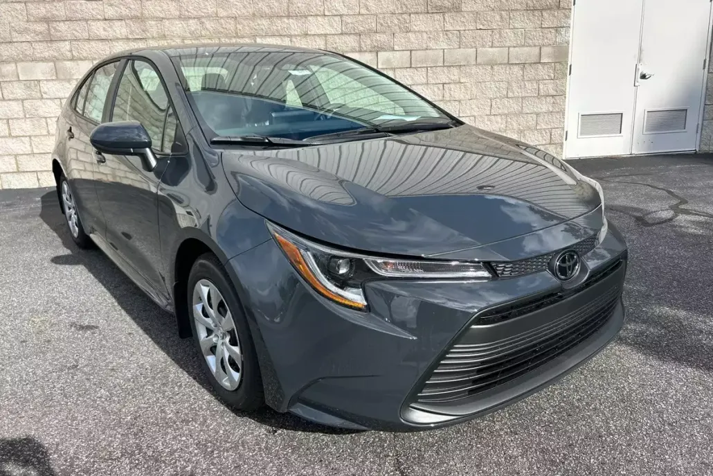 2026 Toyota Corolla LE photo 1
