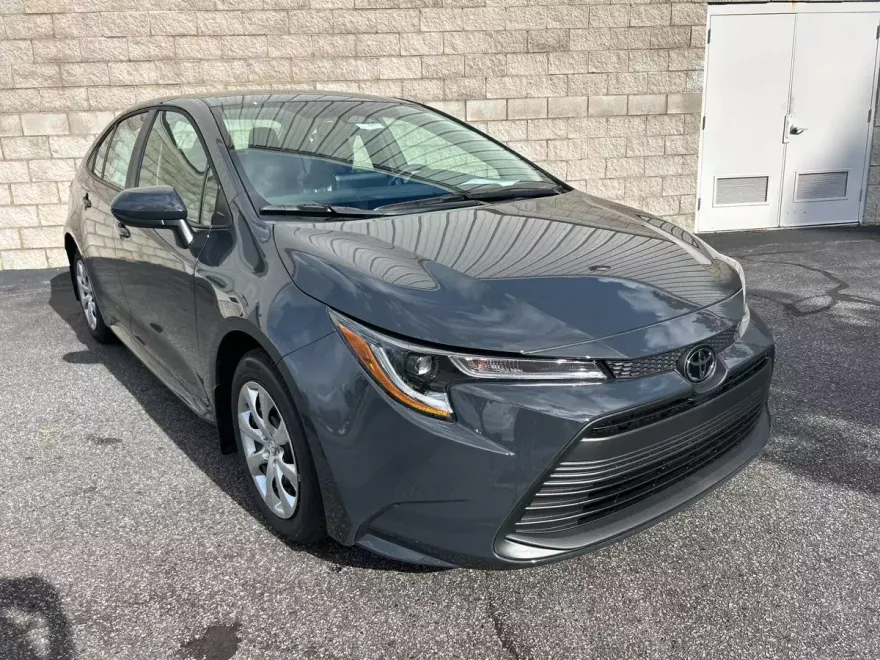 2026 Toyota Corolla LE photo 1