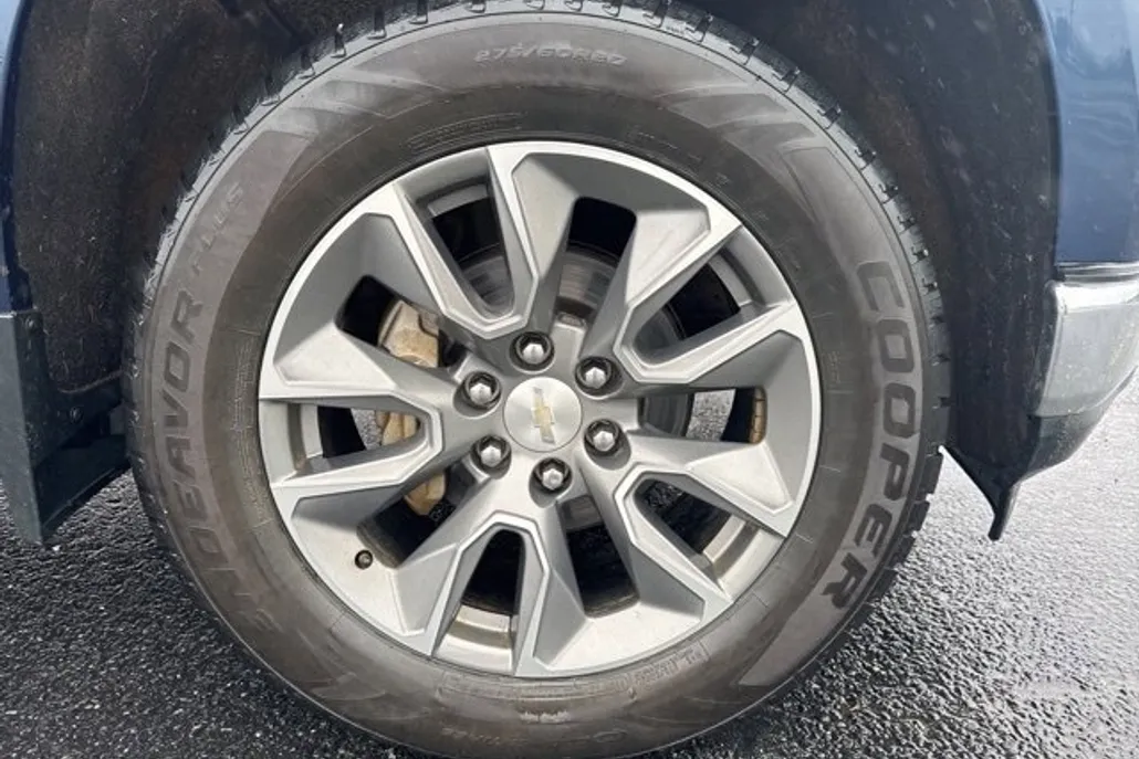 2021 Chevrolet Silverado 1500 LT photo 1