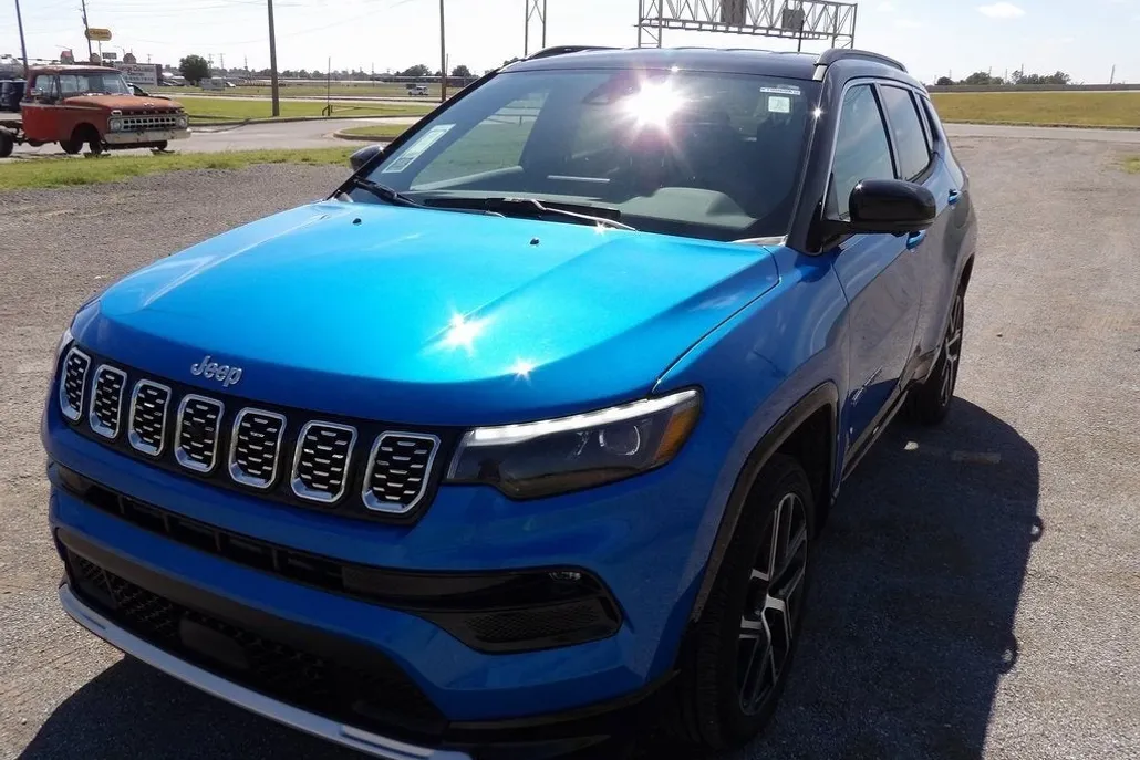 2025 Jeep Compass Limited photo 1