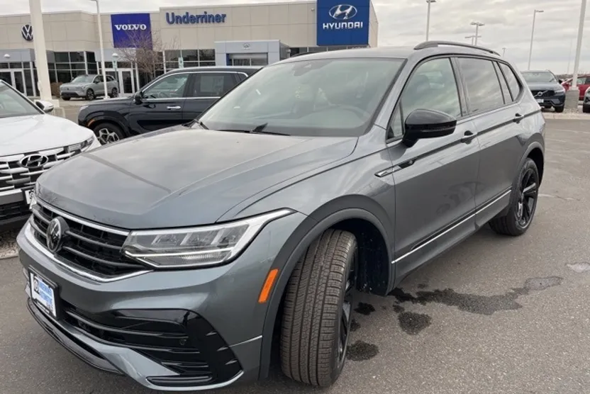 2024 Volkswagen Tiguan SE R-Line Black photo 1