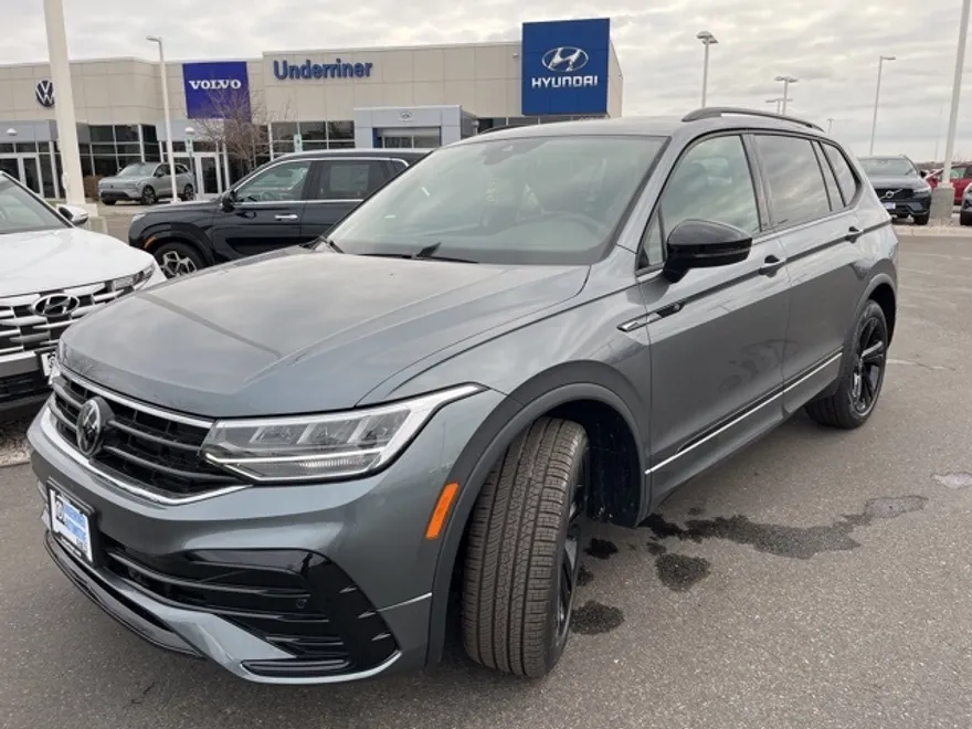 2024 Volkswagen Tiguan SE R-Line Black photo 1