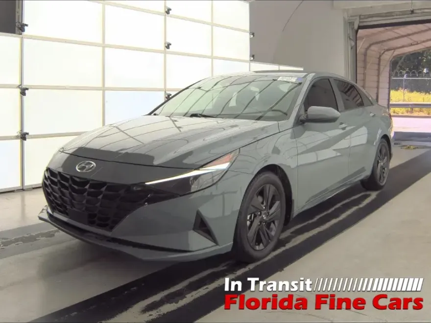 2022 Hyundai Elantra SEL Convenience photo 1