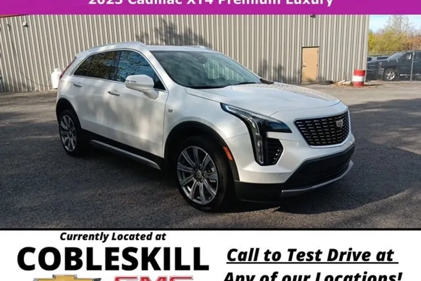 2023 Cadillac XT4 Premium Luxury photo 1