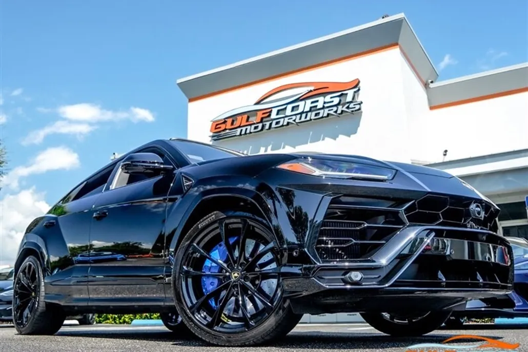 2022 Lamborghini Urus photo 1