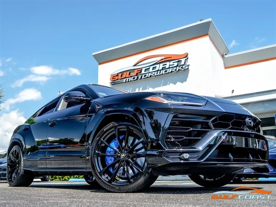 2022 Lamborghini Urus photo 1