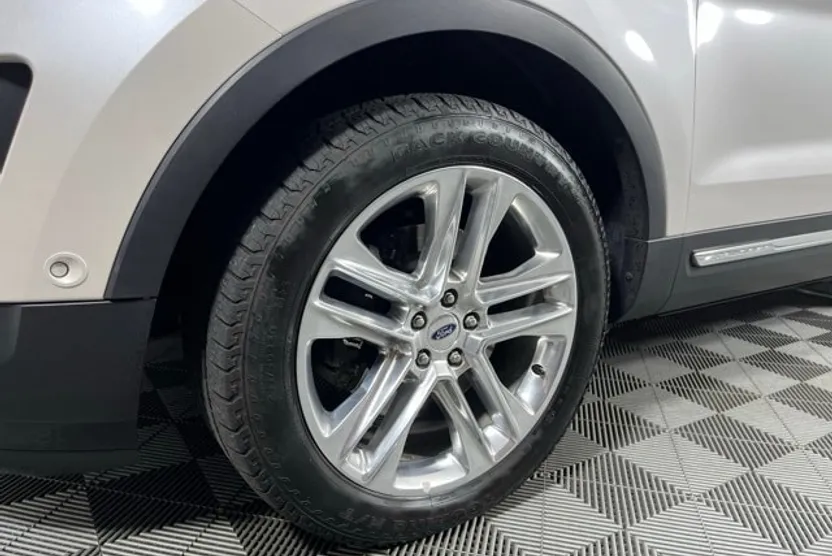2017 Ford Explorer Limited photo 1