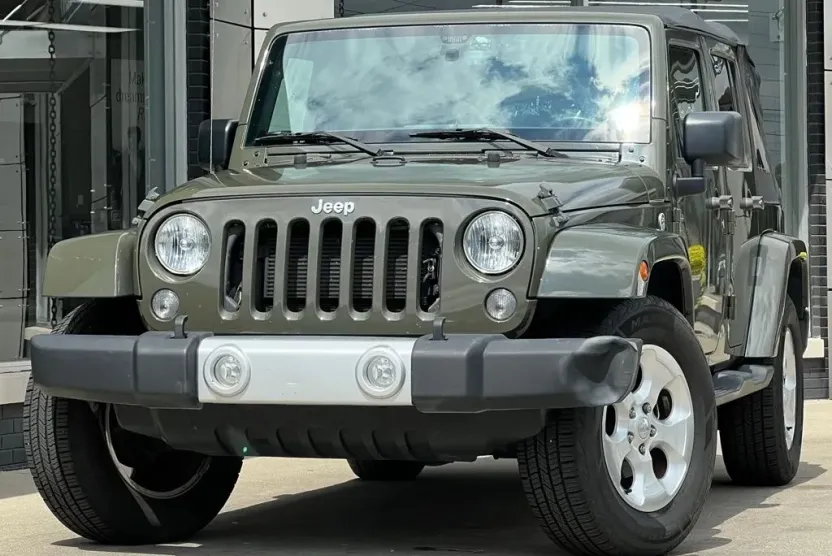 2015 Jeep Wrangler Unlimited Sahara photo 1