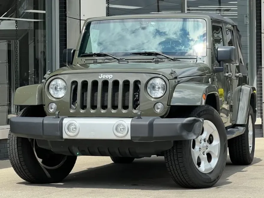 2015 Jeep Wrangler Unlimited Sahara photo 1
