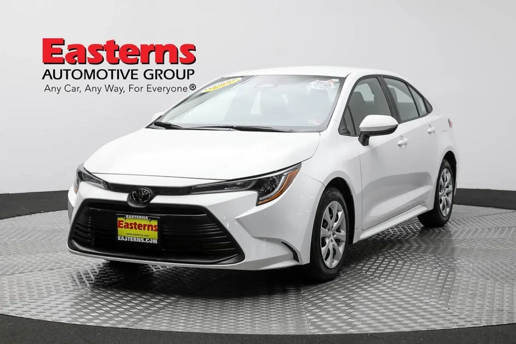 2023 Toyota Corolla LE photo 1