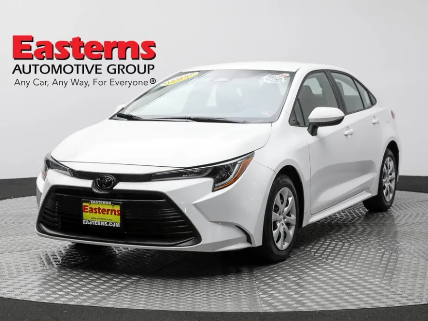 2023 Toyota Corolla LE photo 1