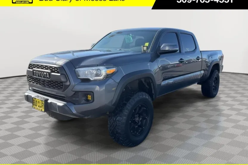 2017 Toyota Tacoma TRD Off-Road photo 1