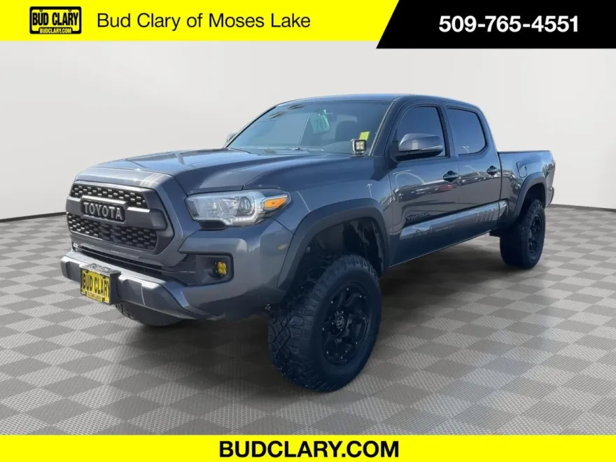 2017 Toyota Tacoma TRD Off-Road photo 1