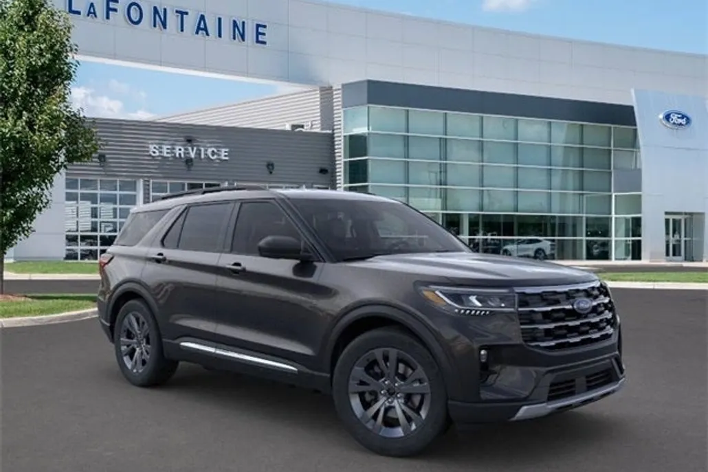 2025 Ford Explorer photo 1