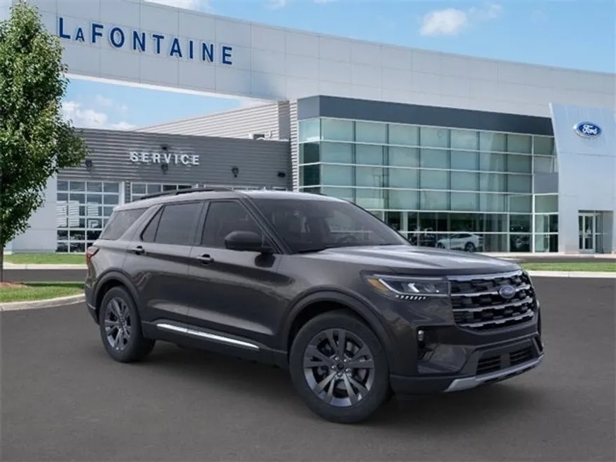 2025 Ford Explorer photo 1