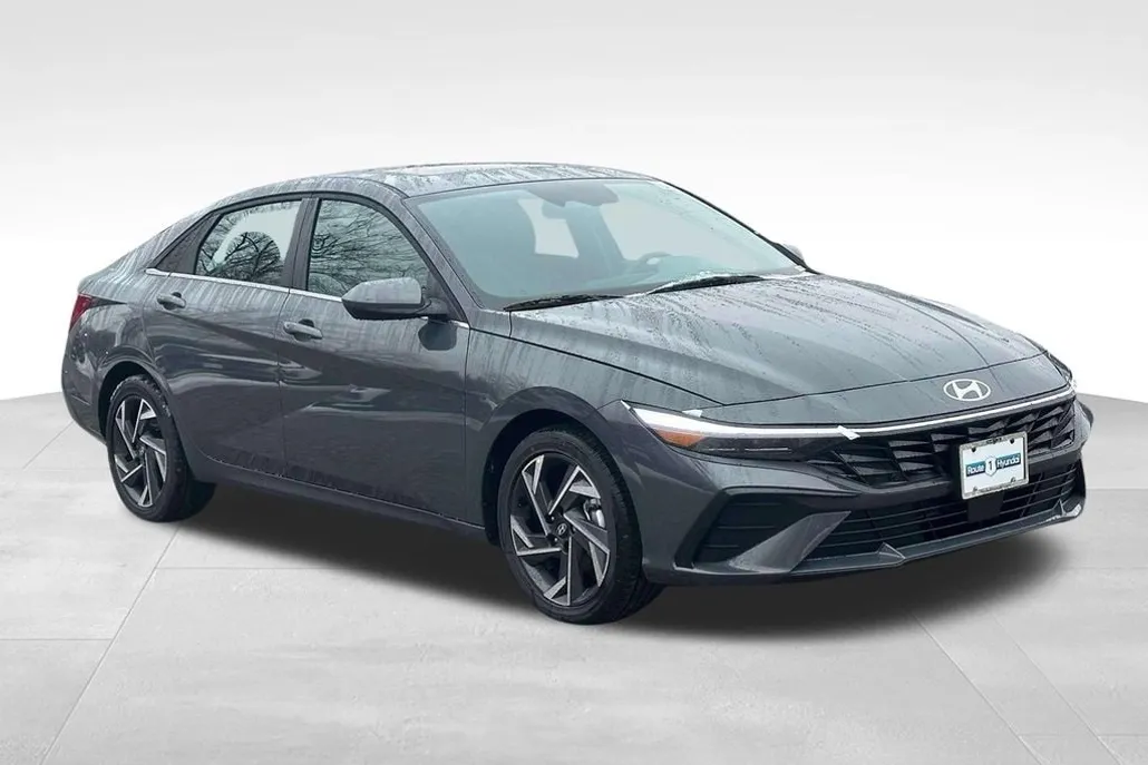 2025 Hyundai Elantra SEL Convenience photo 1
