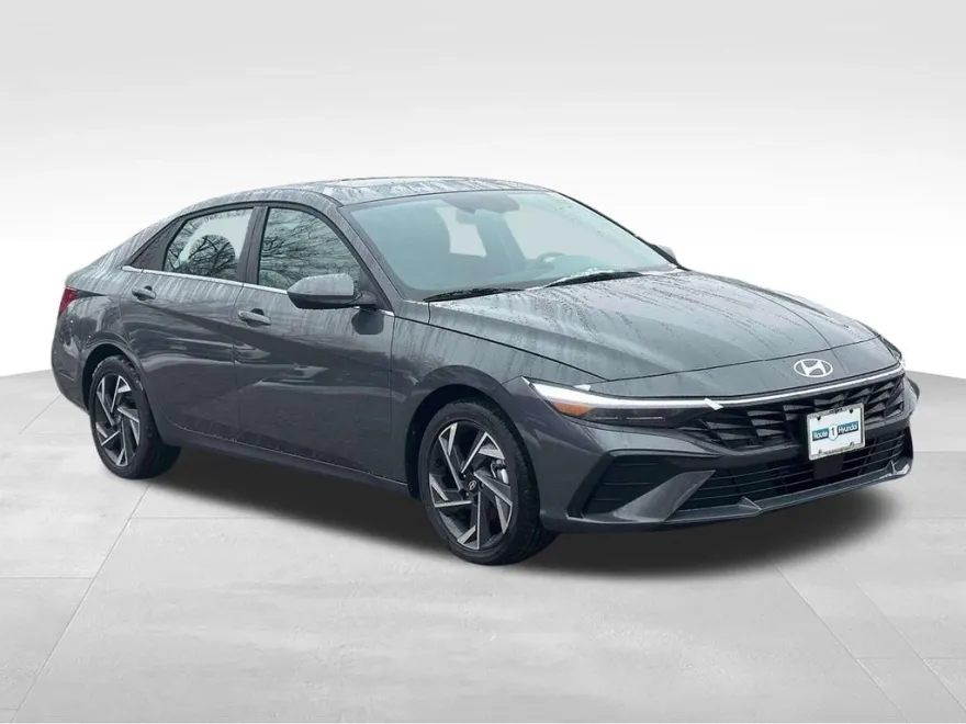2025 Hyundai Elantra SEL Convenience photo 1