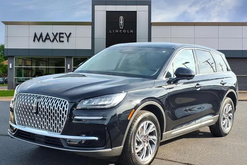 2023 Lincoln Corsair Standard photo 1