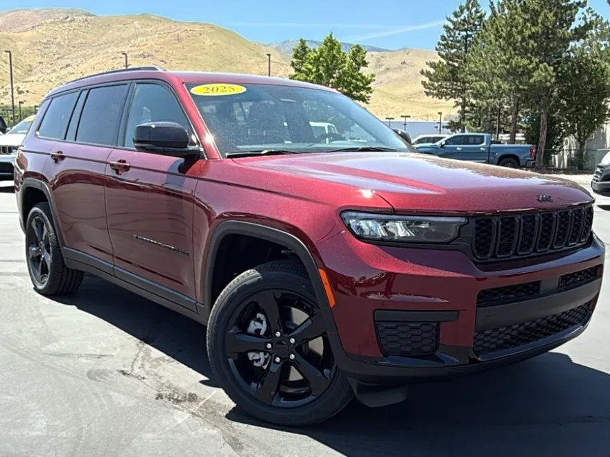 2025 Jeep Grand Cherokee Altitude photo 1