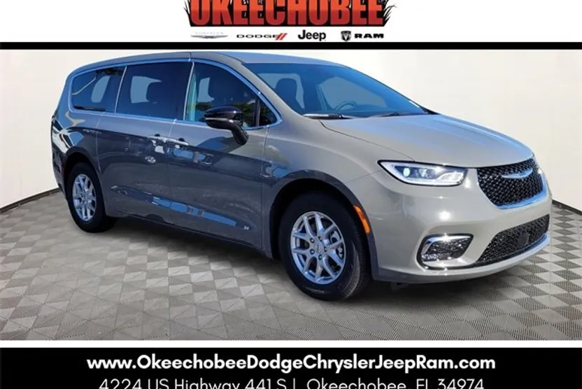 2025 Chrysler Pacifica photo 1