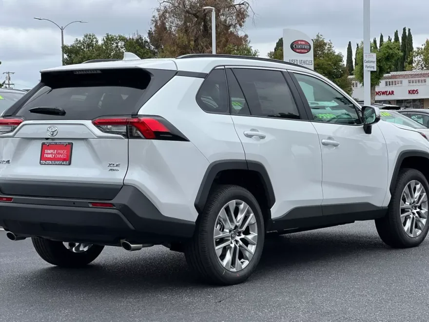 2025 Toyota RAV4 XLE Premium photo 1