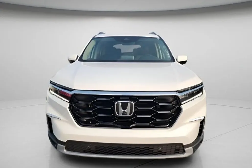 2025 Honda Pilot Touring photo 1