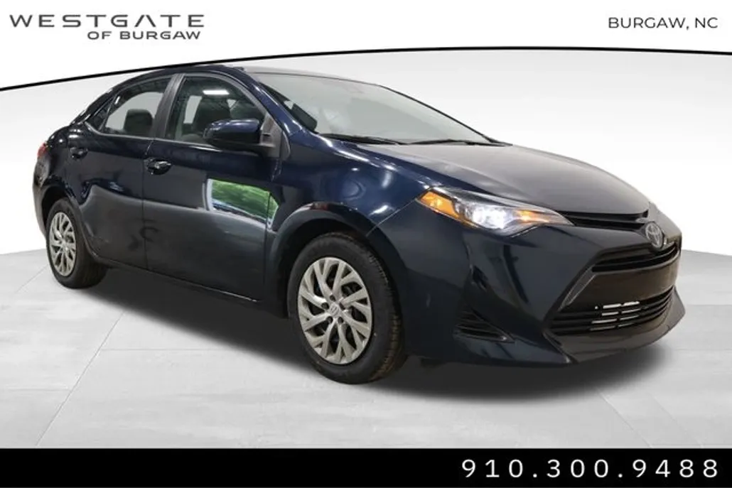 2019 Toyota Corolla LE photo 1