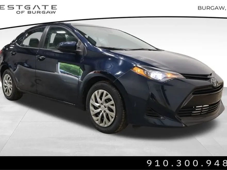 2019 Toyota Corolla LE photo 1