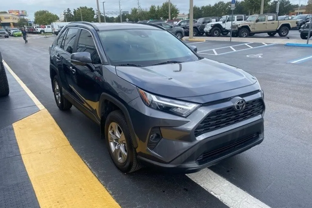 2024 Toyota RAV4 XLE photo 1