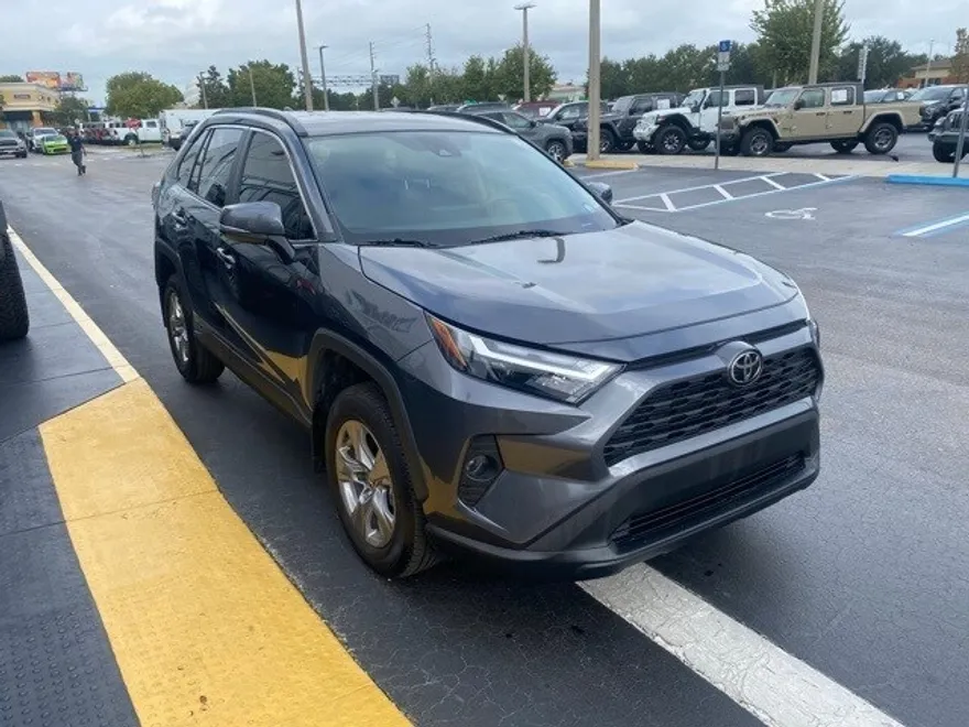 2024 Toyota RAV4 XLE photo 1