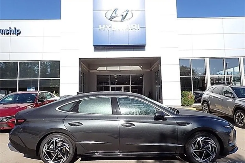 2026 Hyundai Sonata SEL Sport photo 1