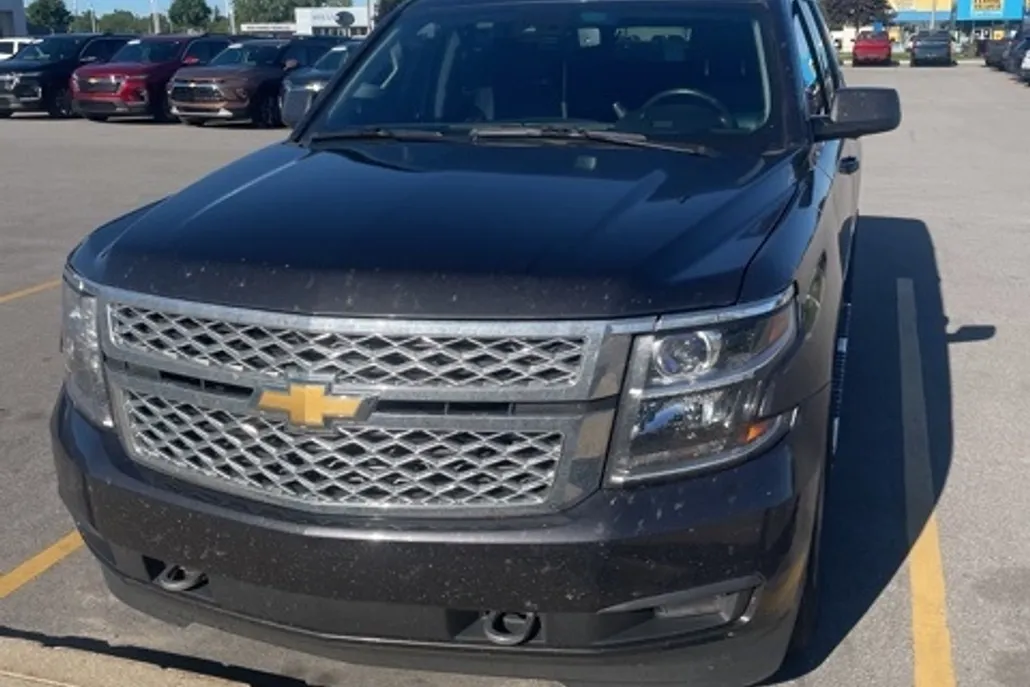 2017 Chevrolet Tahoe LT photo 1