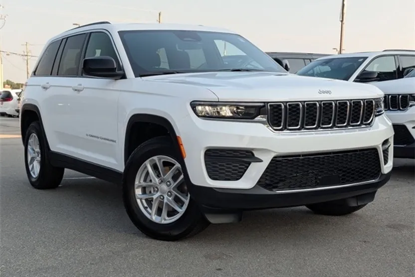 2025 Jeep Grand Cherokee Laredo photo 1
