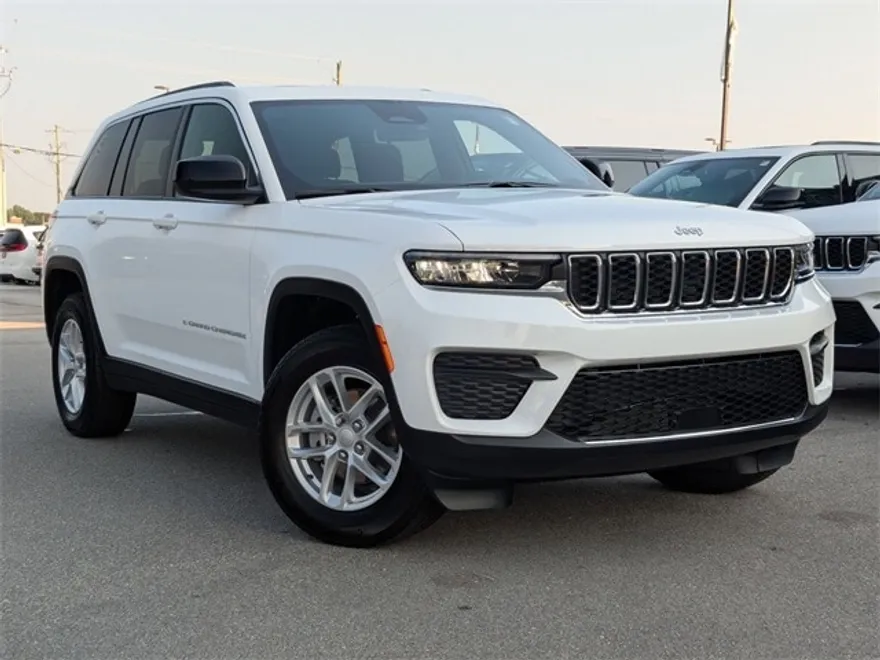 2025 Jeep Grand Cherokee Laredo photo 1