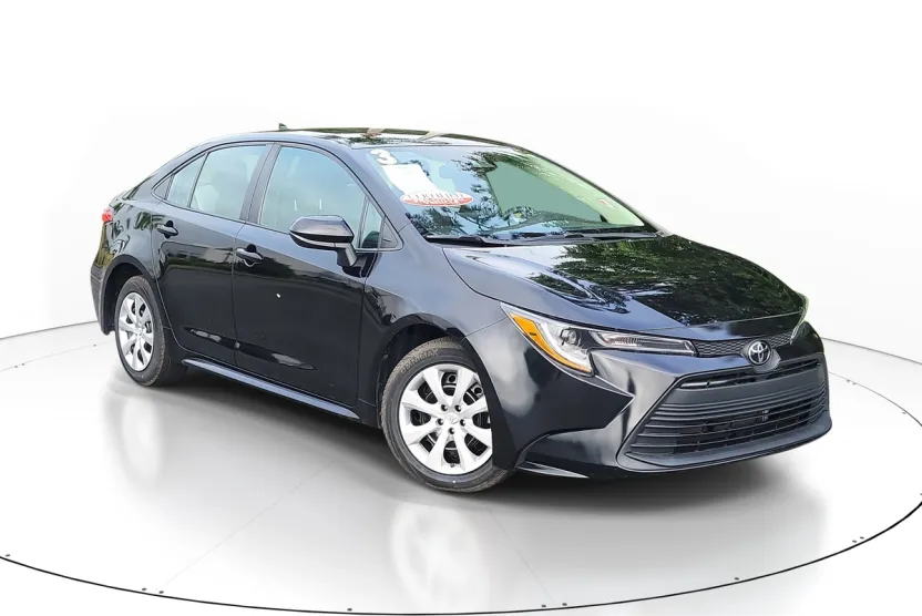 2023 Toyota Corolla LE photo 1