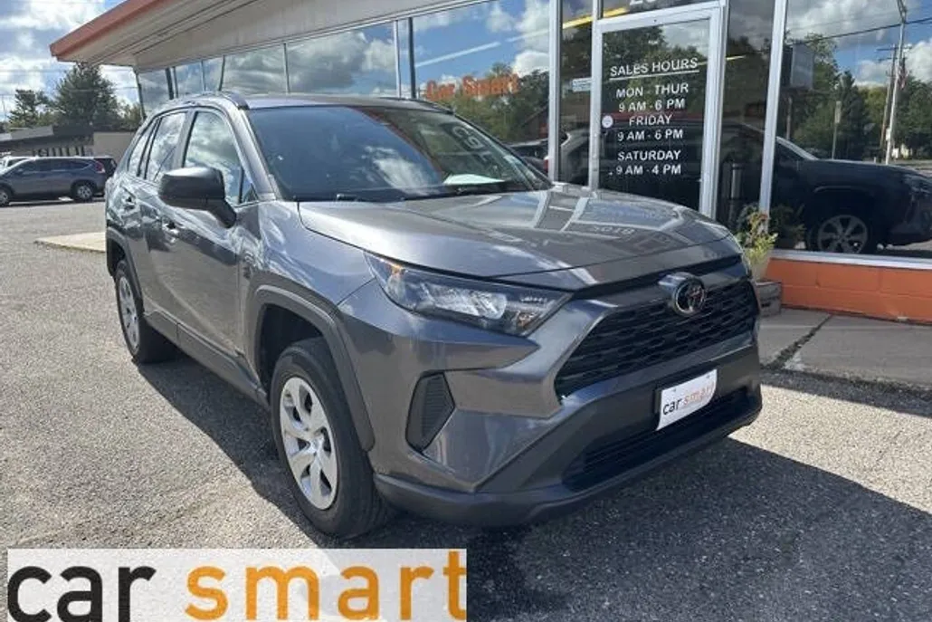 2021 Toyota RAV4 LE photo 1