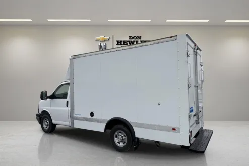 2024 Chevrolet Express Cutaway 3500 photo 3
