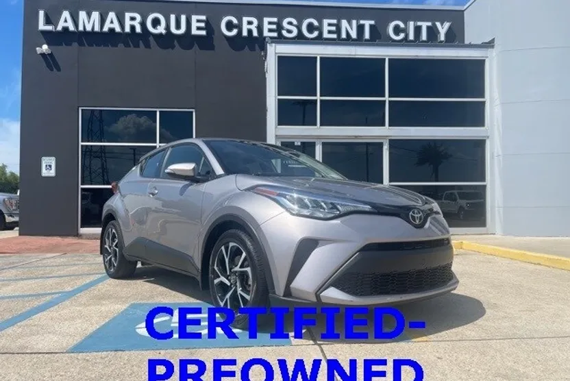 2020 Toyota C-HR LE photo 1