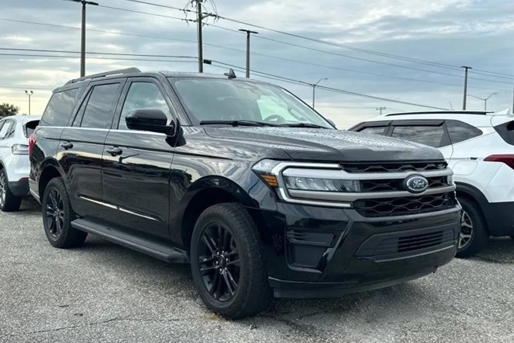 2024 Ford Expedition XLT photo 1