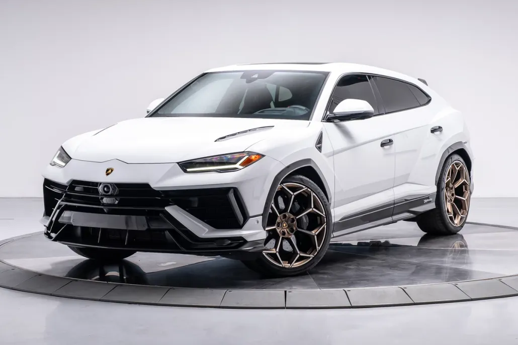 2023 Lamborghini Urus Performante photo 1
