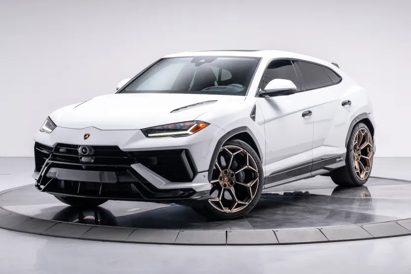 2023 Lamborghini Urus Performante photo 1